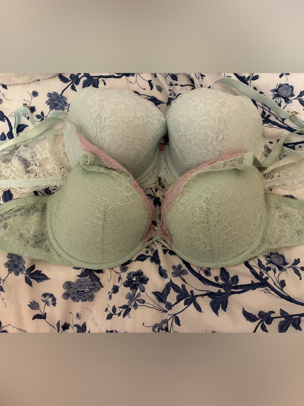 Victoria Secrete Bras 38 DD